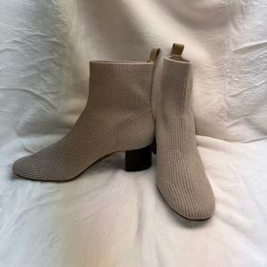 EVERLANE The Day Glove Ribbed Round Toe Pull On Boot in Bone size 7